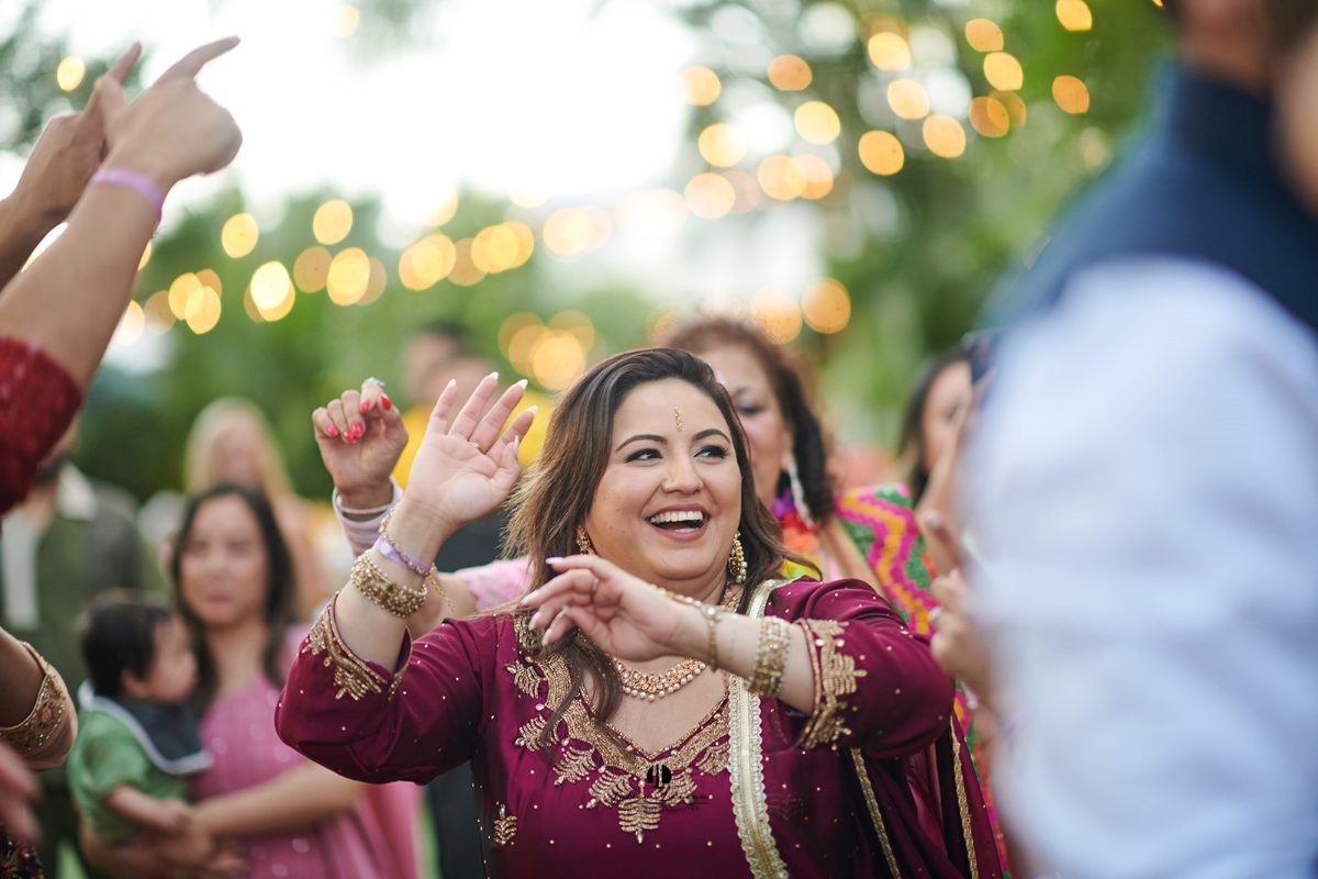 Mehndi punyabí y noche de jaggo en un jardín de Puerto Vallarta — Raj & Jocelyn — photo 37