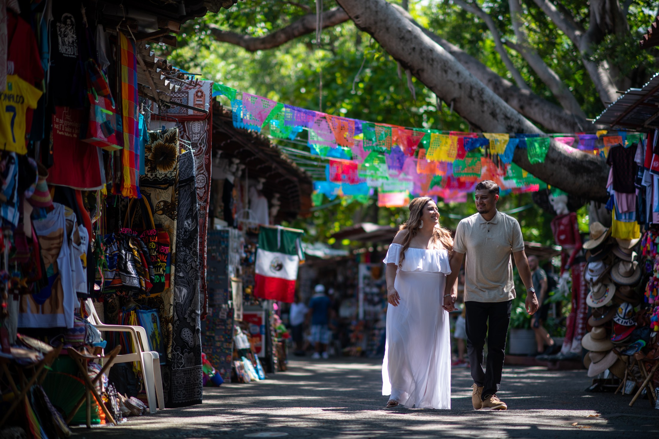 Sesión save-the-date en el centro de Puerto Vallarta — Raj & Jocy — foto 36