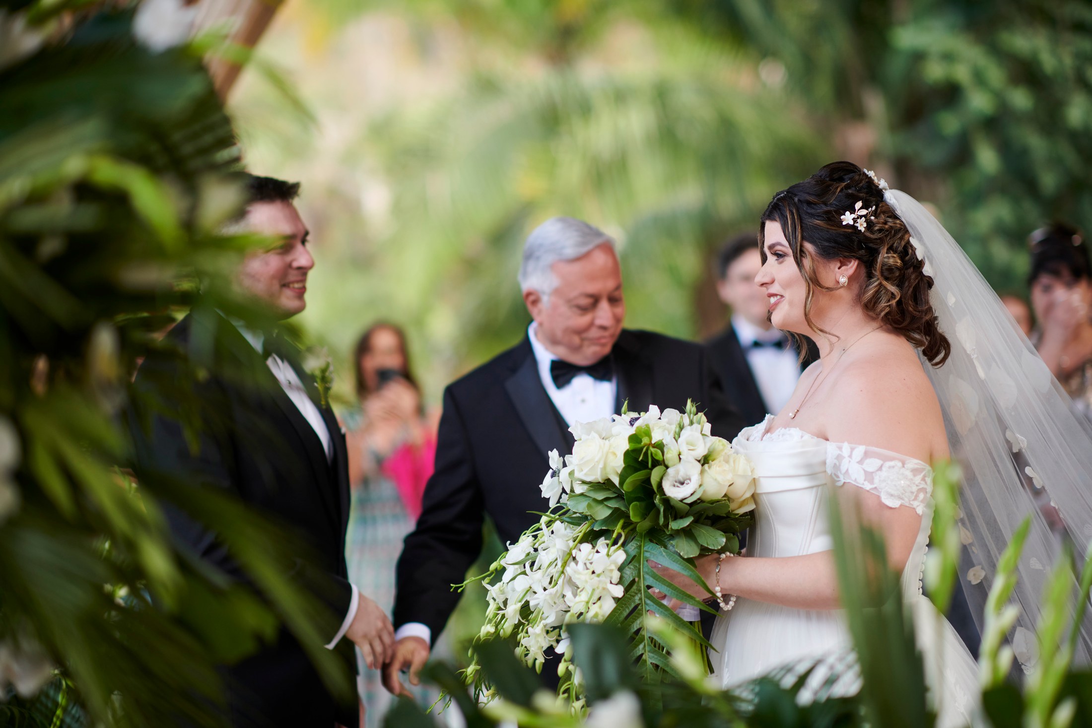 Preparativos antes de una boda en el Hotel Mousai, Puerto Vallarta — Sean & Dani — foto 9
