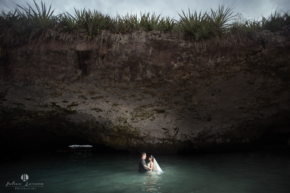 Professional Photographer - Trash the dress session at Marietas Island - artistic shot