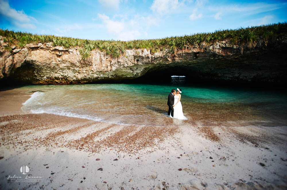 Wedding Photographer – Trash the Dress in Marietas Islands Wedding Photographer – Trash the Dress in Marietas Islands